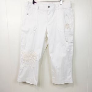 NWT embroidered flower Capri size 8
